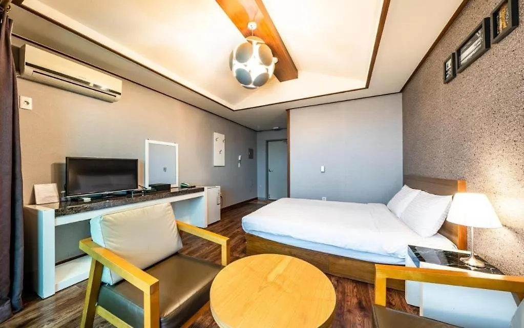 ג'גו Woorim Hotel מוטל