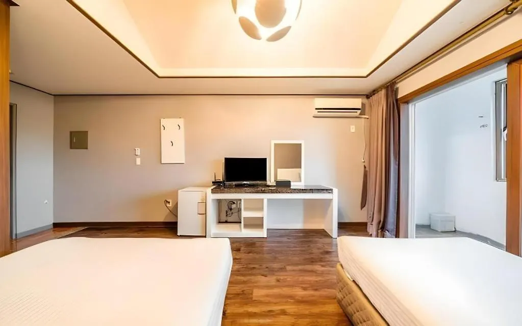 ג'גו Woorim Hotel מוטל