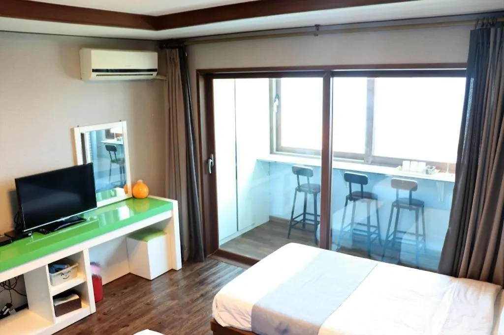 Woorim Hotel Jeju 2*,