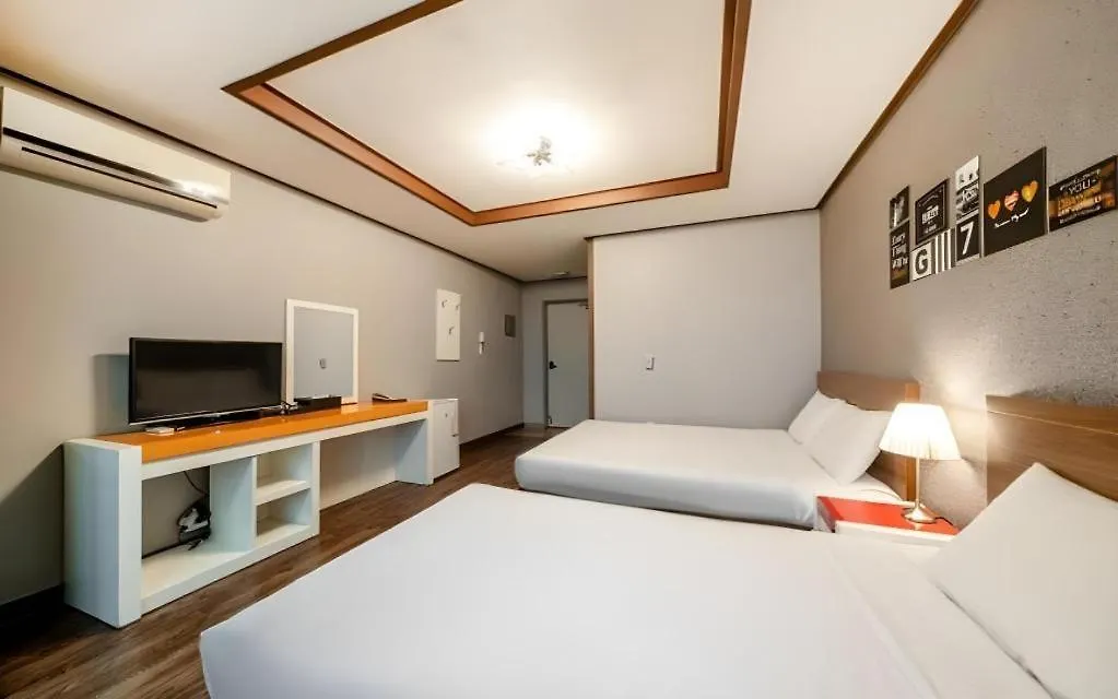 ג'גו Woorim Hotel מוטל
