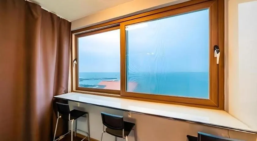 ג'גו Woorim Hotel 2*,
