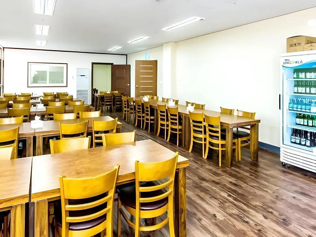 ג'גו Woorim Hotel 2*,