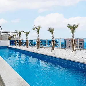 Ddosi Aewol Pool 제주