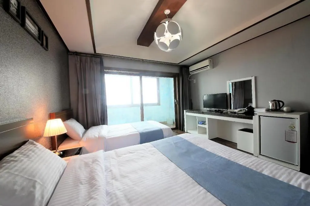 Woorim Hotel Jeju 2*,