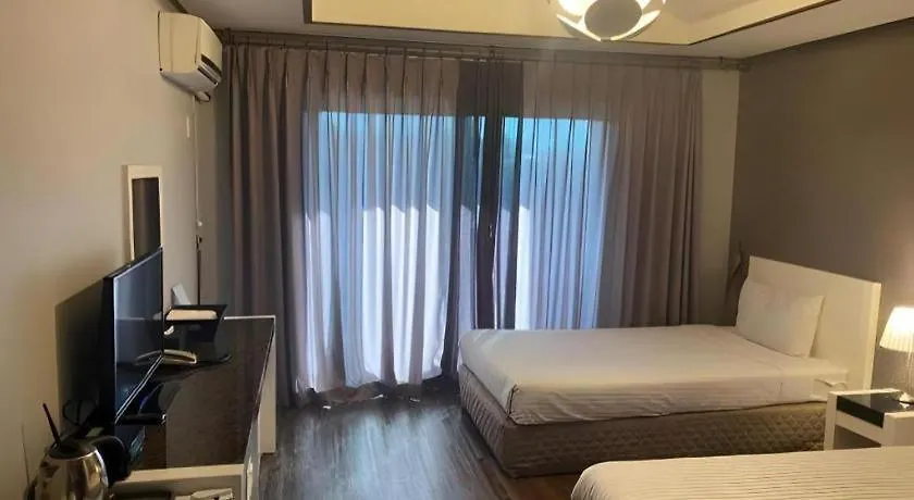 Woorim Hotel Jeju 2*,